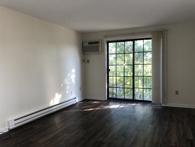 Building Photo - 11 Railroad Ave