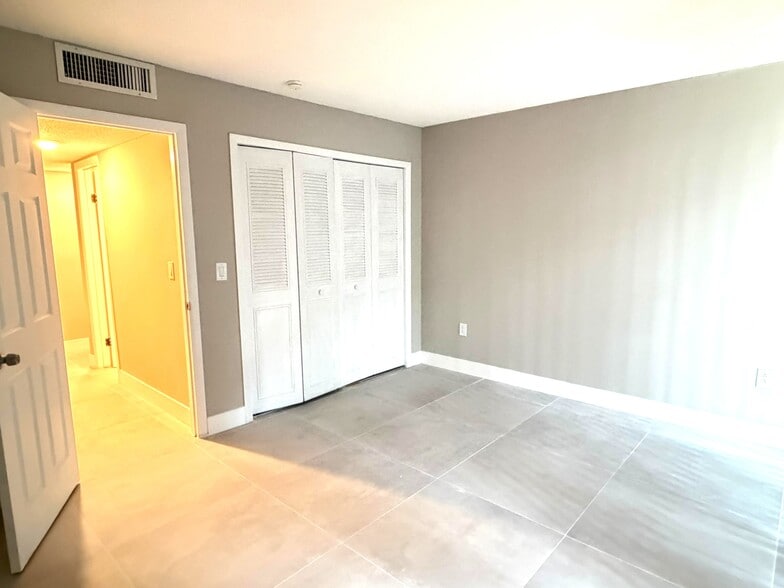 Building Photo - 701 SW 75th St