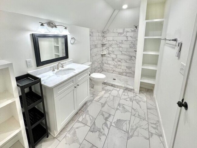 Building Photo - Historic Large Beautiful midtown home near Rhodes College available for Rent!