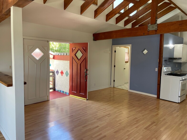 Double Door Entry / Bathroom Door - 5257 Sylmar Ave