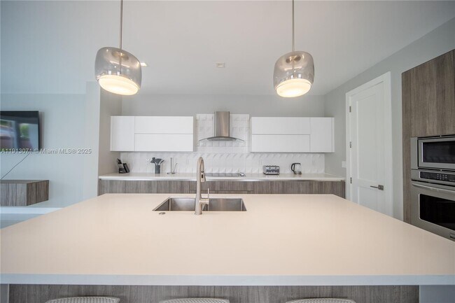 Building Photo - 3651 SW 26th St