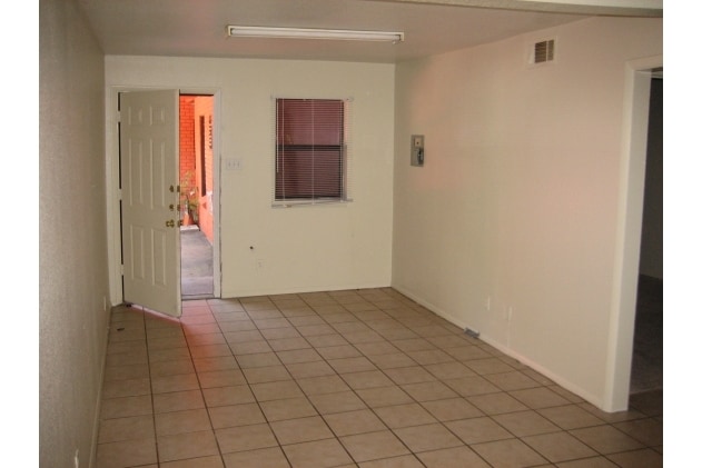 Building Photo - Sydney Street Villa Apartments