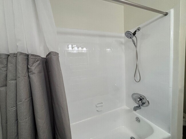 Building Photo - 3633 Valihi Way