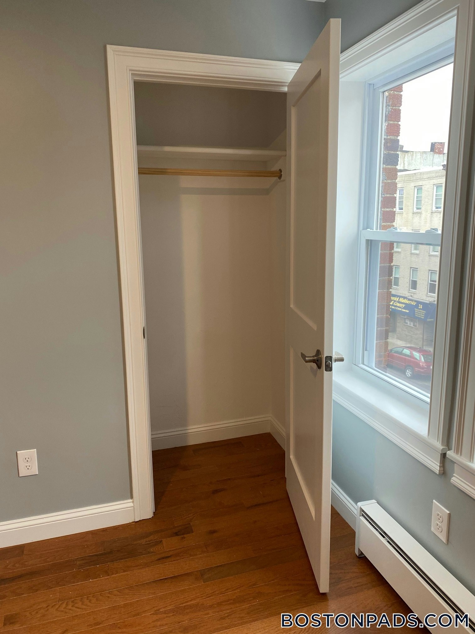 Building Photo - 33 Chelsea St