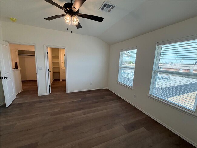 Building Photo - 303 Aaran Way