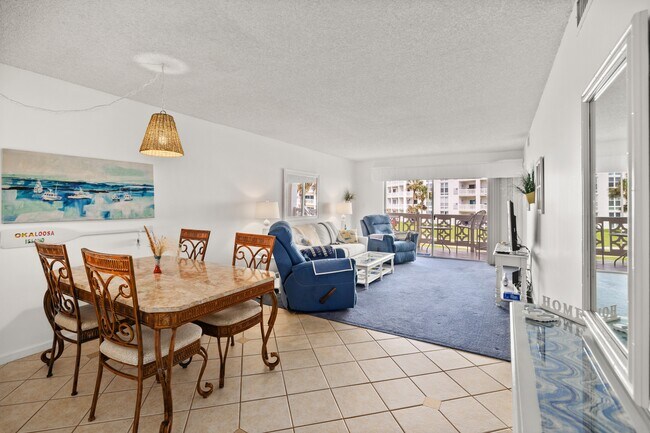 Building Photo - 909 Santa Rosa Blvd