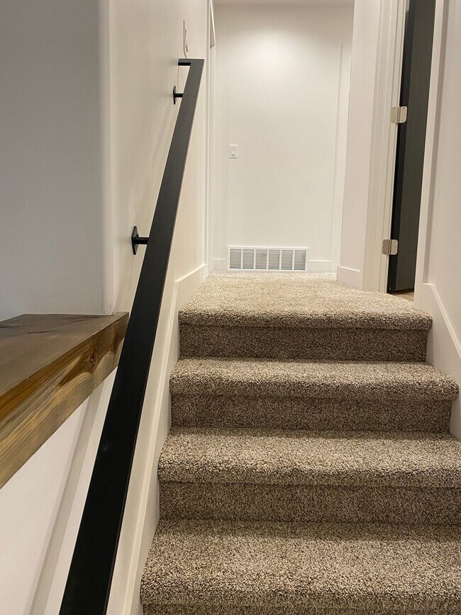 Building Photo - 3 bedroom / 2.5 bath with garage - Driggs ...