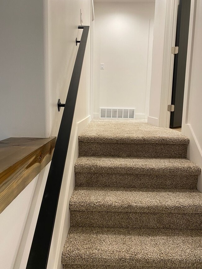 Building Photo - New Townhome Driggs!  3 bedroom / 2.5 bath with garage!