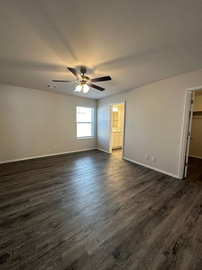 Building Photo - Now Preleasing Beautiful 3-Bedroom Home in Broken Arrow