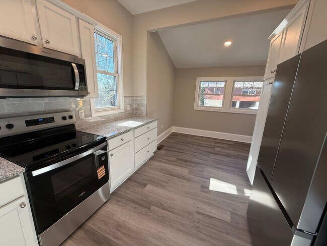 Building Photo - 4 Bedroom Fully Remodeled House Located in Five Points!