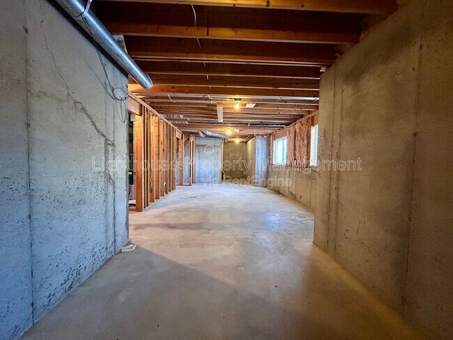 Building Photo - 2104 Shiloh Point SE