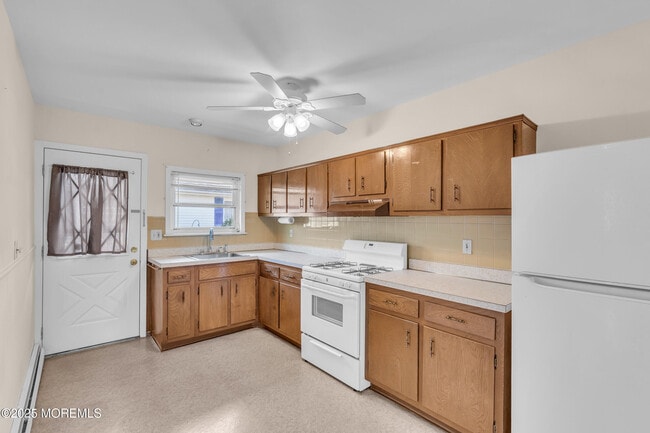 Building Photo - 164 Charlotteville Dr S