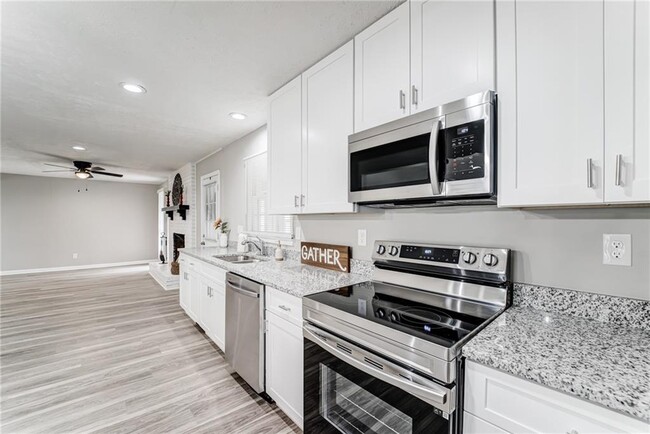 Building Photo - 770 Pine Lake Dr NW