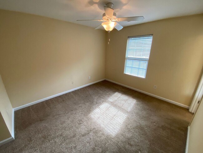 Building Photo - COTTAGE STYLE 4 BED/4 BATH - AVAILABLE AUG...