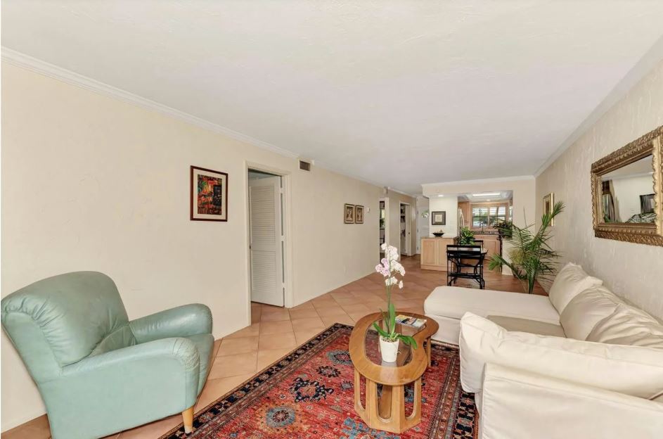 Building Photo - 1650 Pine Tree Ln