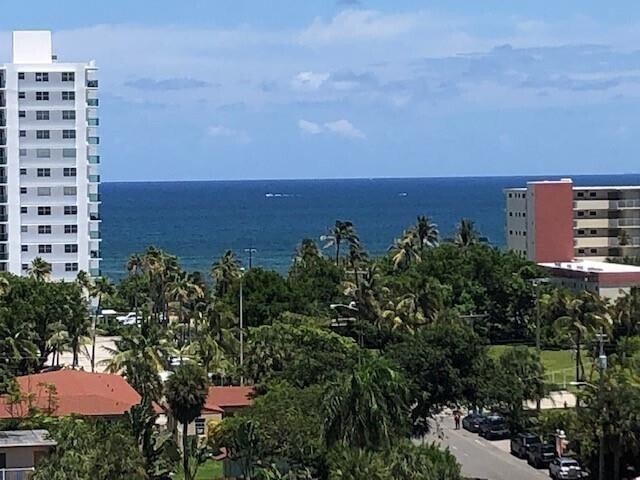 Building Photo - 1609 N Riverside Dr