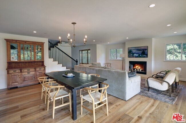 Building Photo - 2310 Laguna Cir Dr