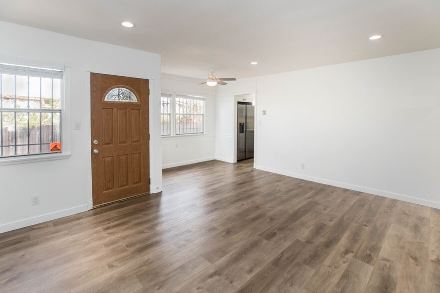 Building Photo - 740 Flower Ave