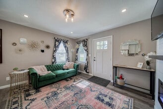 Building Photo - 1402 Iowa St