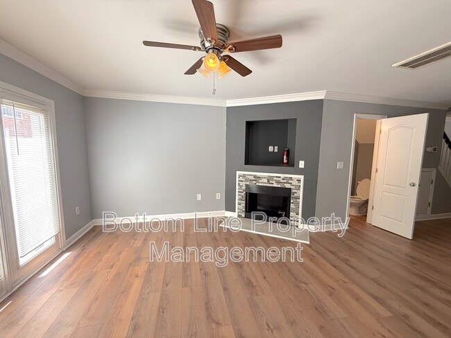 Building Photo - 1218 Green Oaks Ln