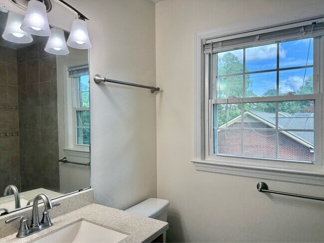 Building Photo - 502 Plantation Dr
