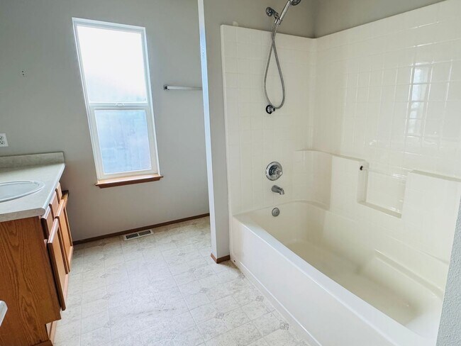Building Photo - 5330 Larrabee Way