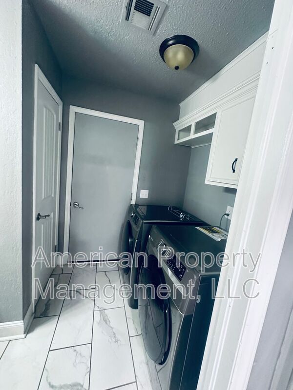 Building Photo - 7050 E 71st Ct