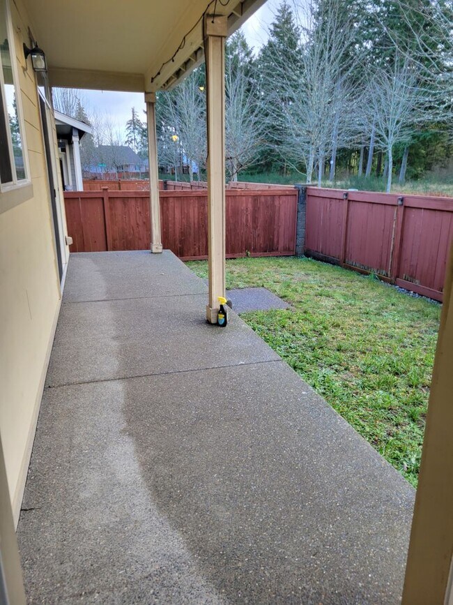 Building Photo - Beautiful 3 bedroom Rambler in perfect location