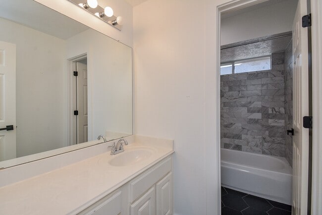 Building Photo - 406 Billingford Dr