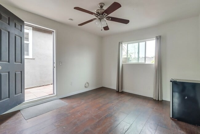 Building Photo - 3891 Superba St