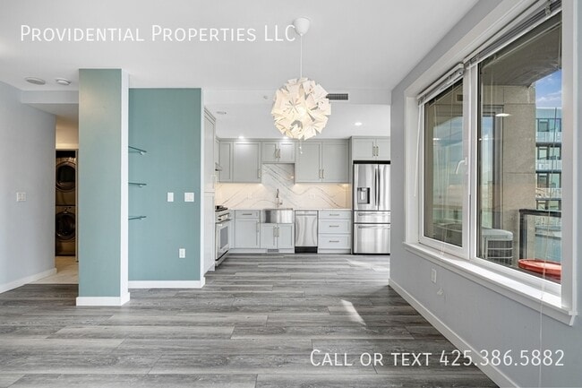 Building Photo - 2721 1st Ave