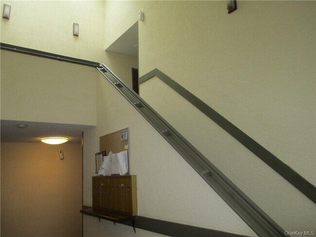 Building Photo - 2 Brevoort Dr