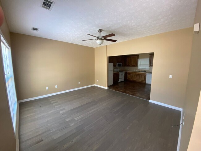 Building Photo - 812 20th St