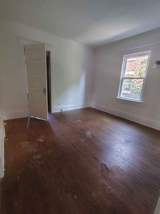 Building Photo - 1812 S 4th St