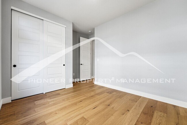 Building Photo - Stunning Home with Central AC and 2-Car Garage