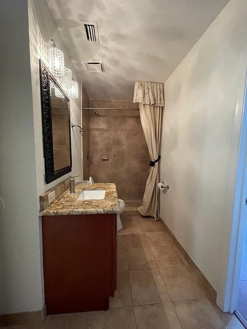 Downstairs bathroom - 2190 Woodbridge Rd