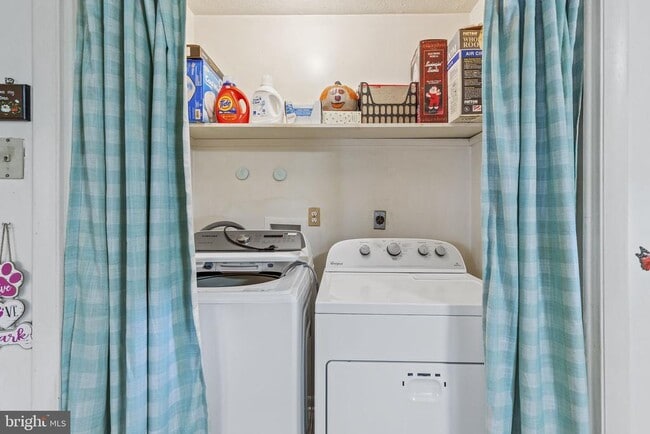 Building Photo - 638 Westwood Dr