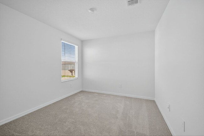 Building Photo - Brand New 6-Bed Available Now!