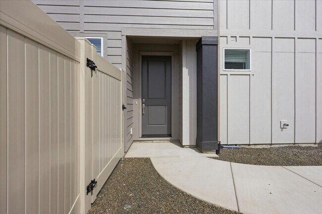 Building Photo - Brand New 3 Bed 3 Bath Townhome