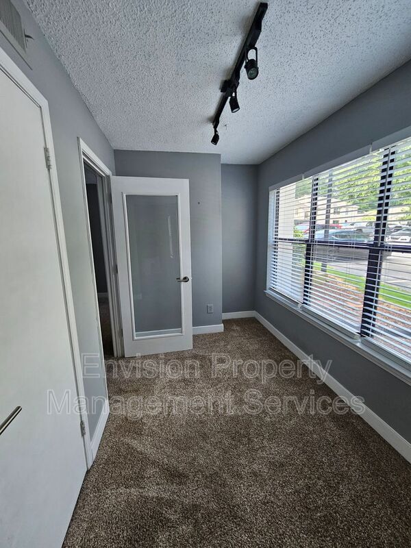 Building Photo - 1404 Huntingdon Chase