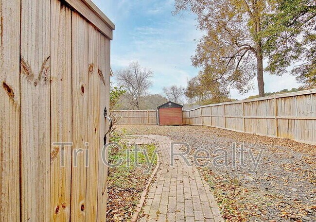 Building Photo - 115 Church Aly