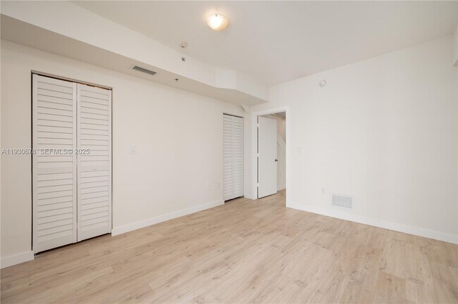 Building Photo - 1712 SW 2nd Ave