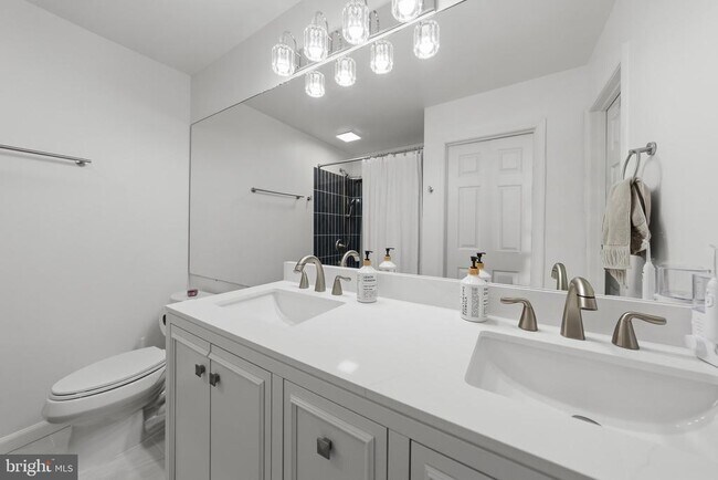 Building Photo - 1122 Cypress Tree Pl