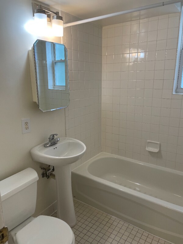 Building Photo - 730 Brandywine St SE