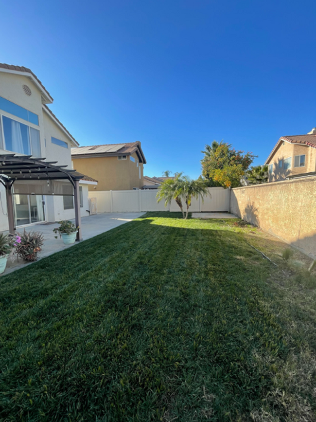 Building Photo - 2 Story- 3 bedroom and 2.5 bath Home