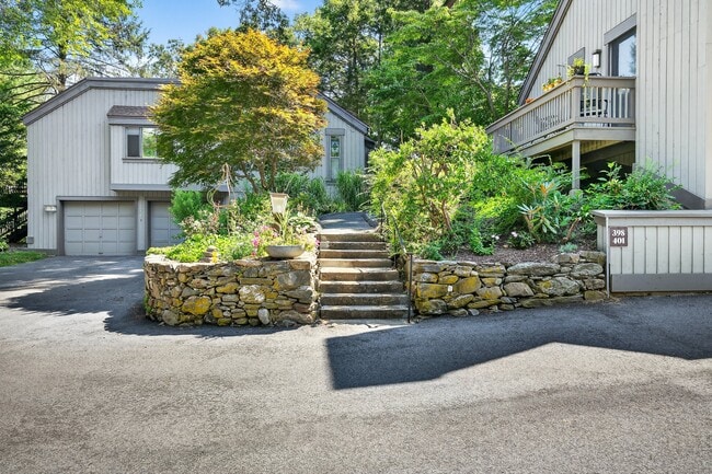 Building Photo - 401 Heritage Vlg