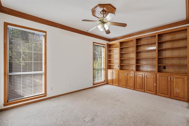 Building Photo - 1903 Port Royal Dr