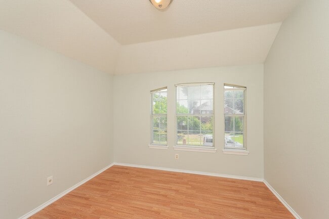 Building Photo - 5BR/2.5BA | Newly Renovated Single Family Home | Great Front and backyard | Private Pool!