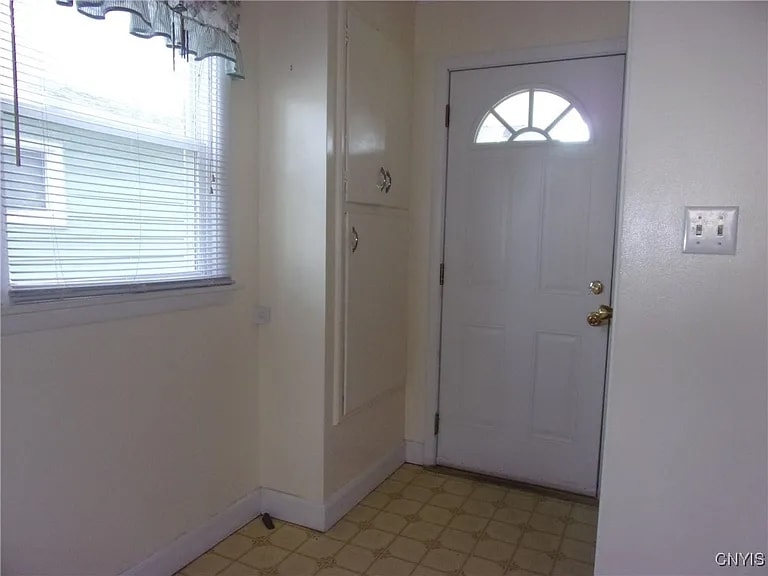 Building Photo - 223 W Molloy Rd