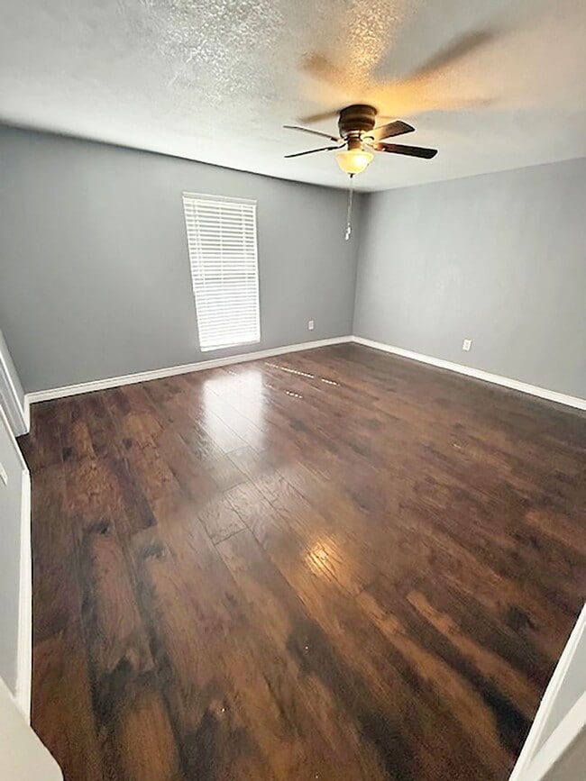 Building Photo - Nice 3 Bdrm 1 Bath Home in Gunter Texas